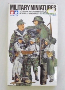 TAMIYA 1/35 35212 GERMAN SOLDIERS AT FIELD BRIEFING